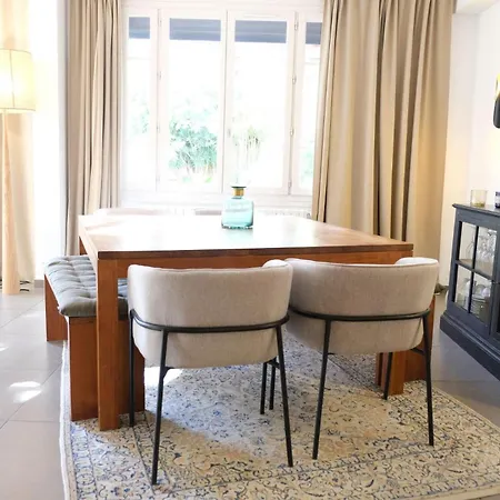 Beautiful Vacation With Private Pool In The Heart Of The Of Avignon, Sleeps 8.