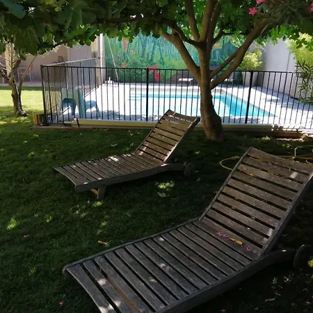 Beautiful Vacation With Private Pool In The Heart Of The Of Avignon, Sleeps 8. Holiday home