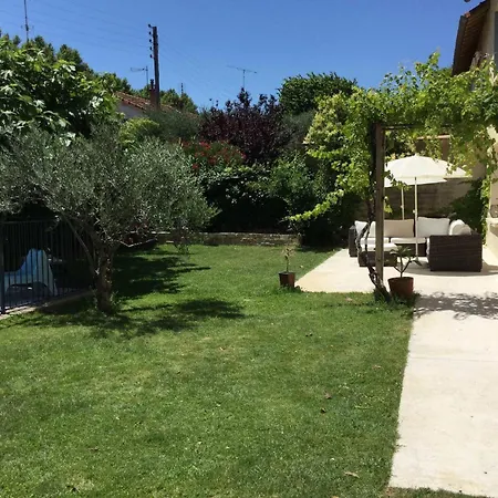 Beautiful Vacation With Private Pool In The Heart Of The Of Avignon, Sleeps 8.