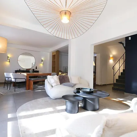 Beautiful Vacation With Private Pool In The Heart Of The Of Avignon, Sleeps 8. Holiday home Avignon