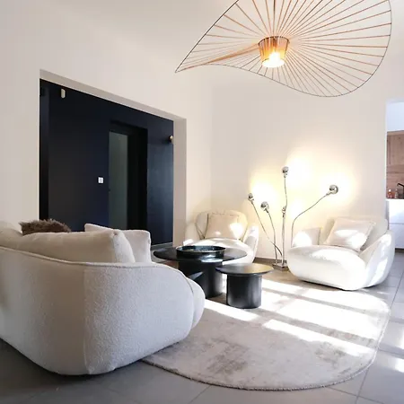 Beautiful Vacation With Private Pool In The Heart Of The Of Avignon, Sleeps 8.