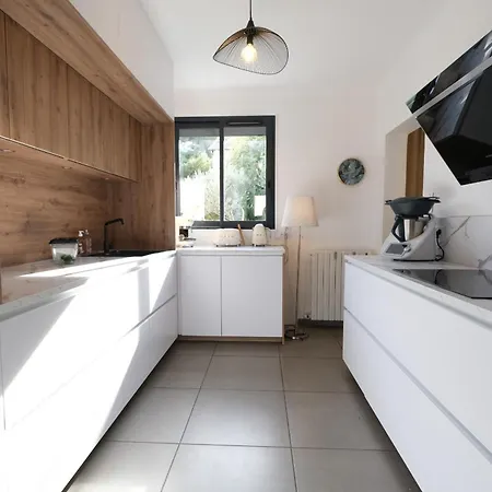 Holiday home Beautiful Vacation With Private Pool In The Heart Of The Of Avignon, Sleeps 8.