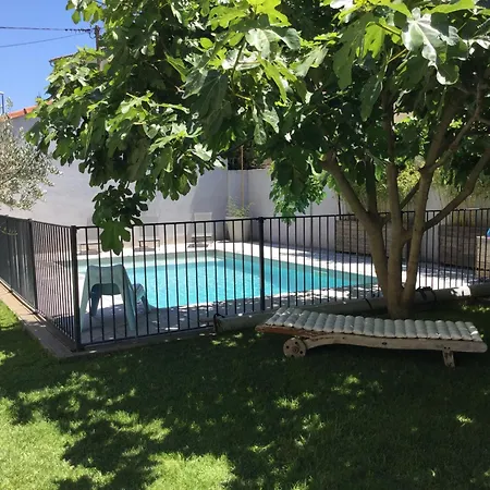 Beautiful Vacation With Private Pool In The Heart Of The Of Avignon, Sleeps 8. Holiday home Avignon