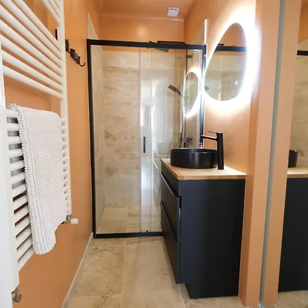 Beautiful Vacation With Private Pool In The Heart Of The Of Avignon, Sleeps 8. *