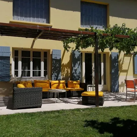 Beautiful Vacation With Private Pool In The Heart Of The Of Avignon, Sleeps 8.